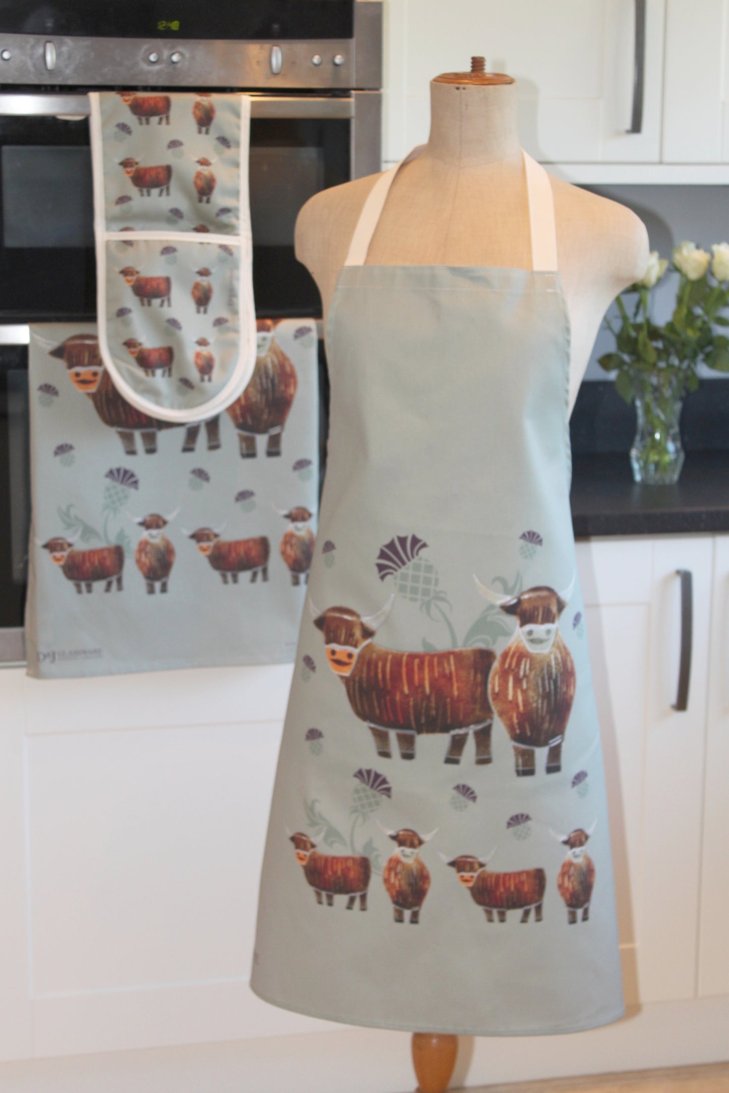 Highland Cow Apron, 100% Cotton, Designed/Made In UK Condition: New with tags